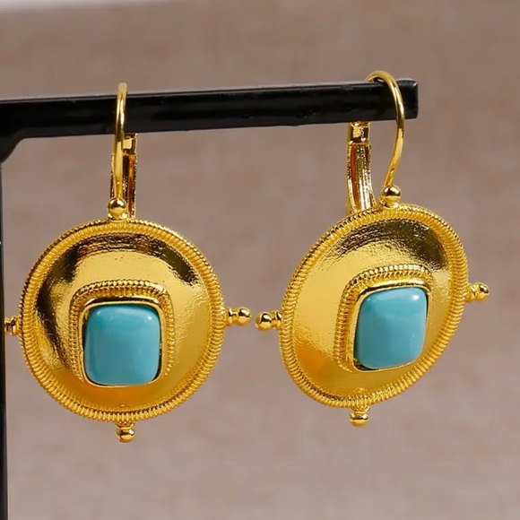 Golden Oval Shape Hoop Earrings - Picture 2 of 4